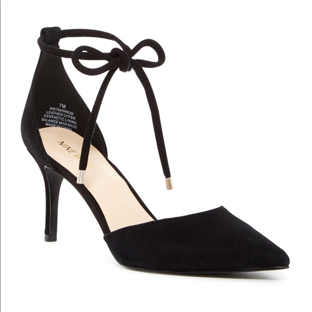 Chic Suede Black Pumps